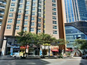40 Queen, 2 minutes run to the beach, close to the sea, 5 minutes to Club D Oasis swimming pool, nice and long walk along the beach